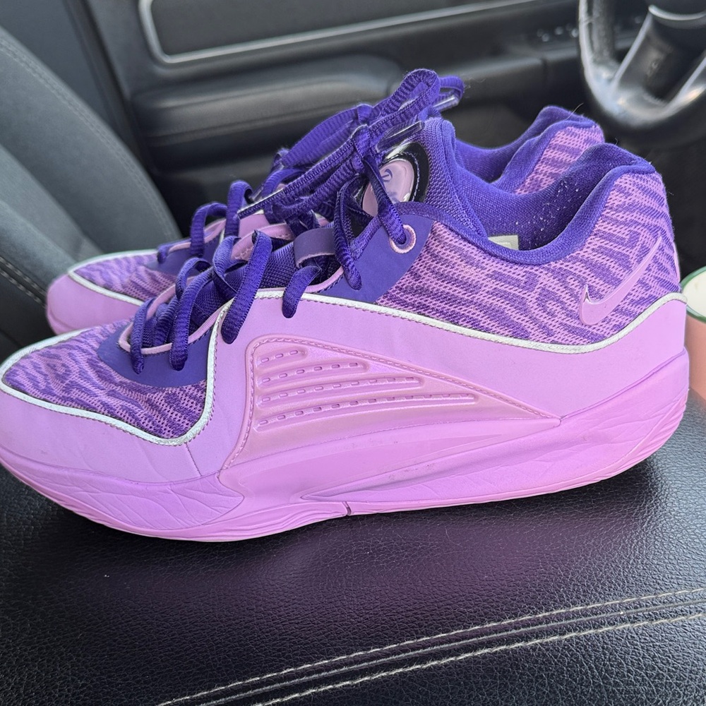 Kevin Durant Nike Men’s Vibrant Purple Athletic Shoes